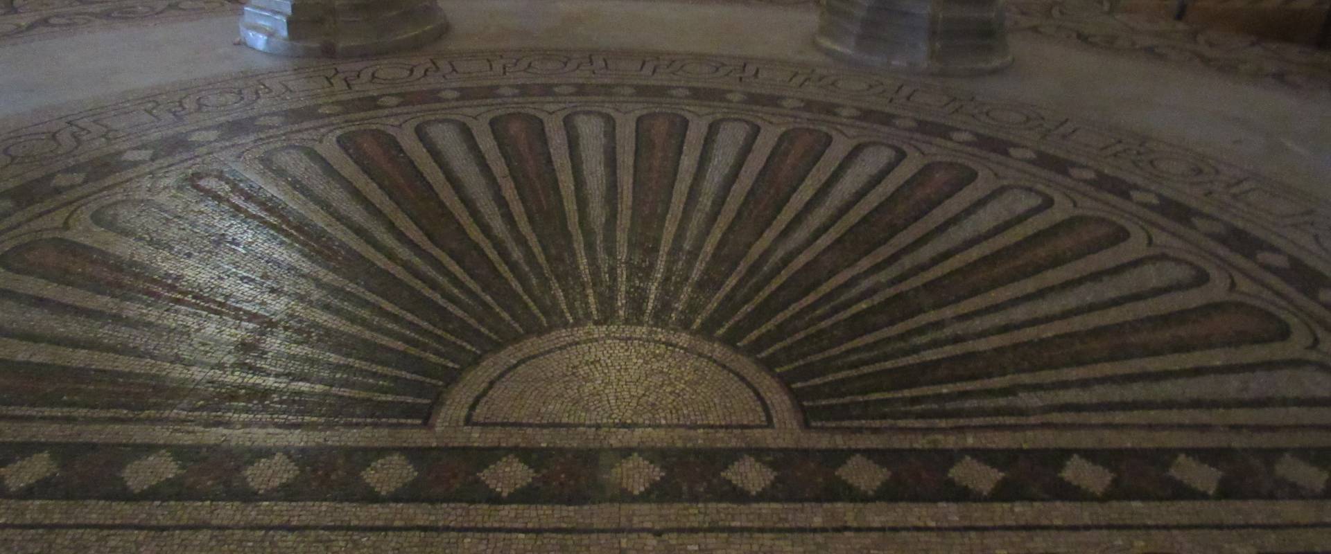 Pavimento della Basilica di San Vitale foto di Lorenza Tuccio